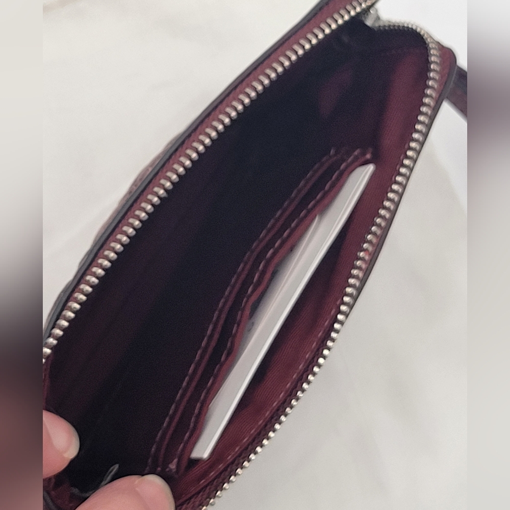 💥NWT💥 Coach Glitter Leather Wristlet, Wine - Picture 6 of 9